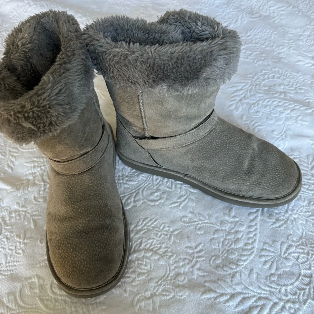 LAM Cozy Gray Faux SuedeFur-Lined Boots with Buckles. Size 8
